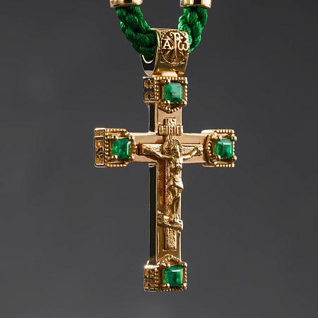 Крест из золота 750 пробы с изумрудами 017