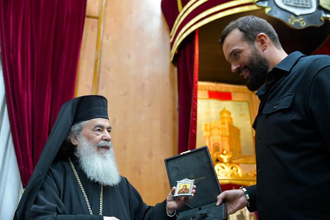 Дмитрий Федоров вручил изделие ювелирного дома Патриарху Иерусалимскому Феофилу III